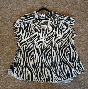 Rose & Olive Black and White Zebra Print Short Sleeve Blouse